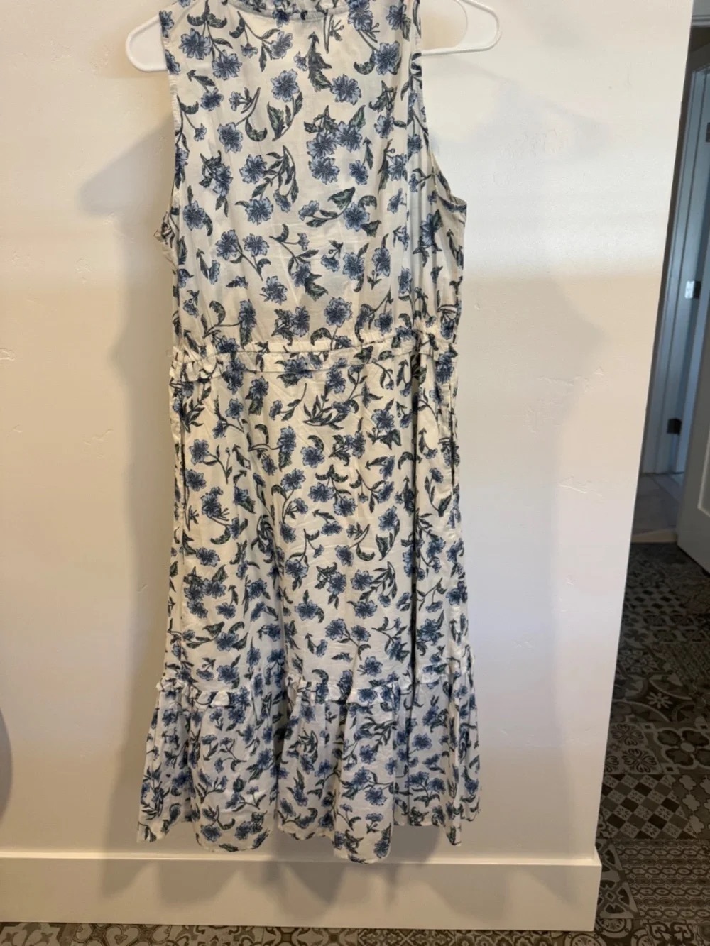 Blue Floral Sleeveless Midi Dress - Classic Summer Style